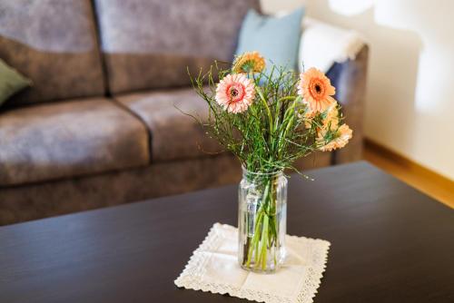 a vase of flowers sitting on a table at Taubennest in Marwang