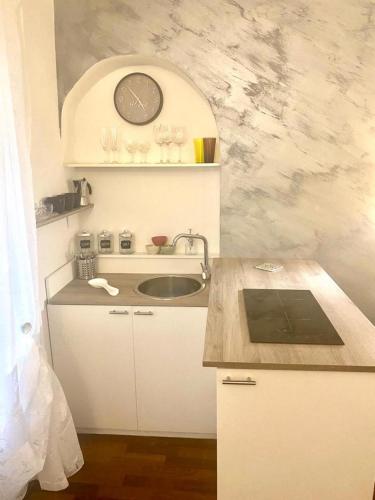 NAVONA SUITE VIOLA