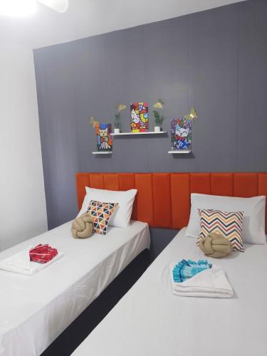 two beds sitting next to each other in a room at Apartamento Inteiro São Luís in São-José-do-Ribamar