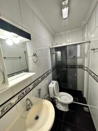 Vonios kambarys apgyvendinimo įstaigoje Apartamento completo em BH