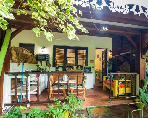 Patio nebo venkovní prostory v ubytování Martinique Treehouse