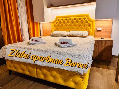 Postel nebo postele na pokoji v ubytování Zlatni apartman Borovi