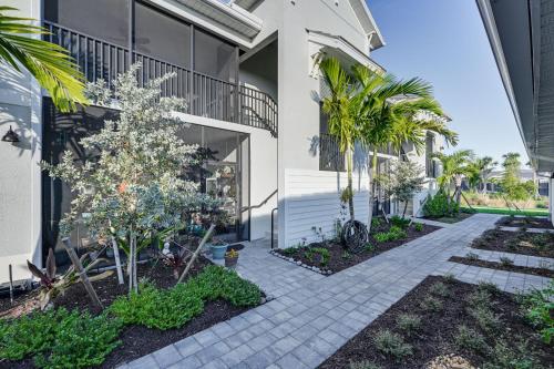 Κήπος έξω από το Pool and Golf Access Ave Maria Condo with Course View