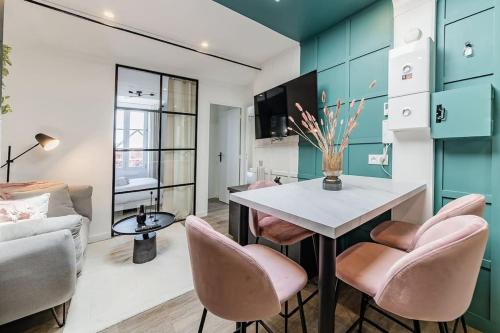 a living room with a table and chairs and a couch at L'Azur chaleureux et cocooning in Segré