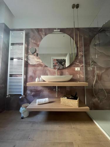 a bathroom with a sink and a mirror at Calari Rooms - Affittacamere in Bologna