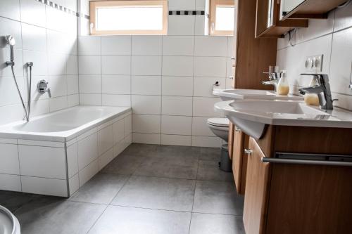 Koupelna v ubytování Dorfhof