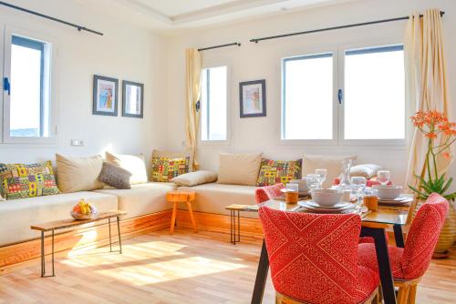 a living room with a couch and a table at MAMA,3 min à la plage10 min à la médina in Essaouira