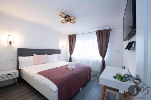 Posteľ alebo postele v izbe v ubytovaní 365 Guest Apartment