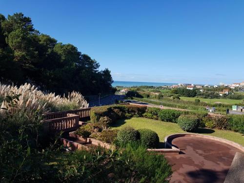 Studio dans résidence de standing avec parking et sa terrasse vue mer