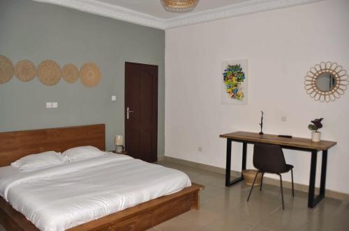 Una cama o camas en una habitación de Cocoon Guest House