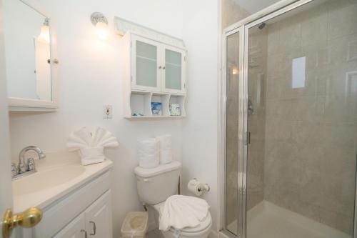 a bathroom with a toilet sink and a shower at The Montauk Soundview in Montauk