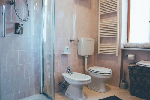 a bathroom with a toilet and a shower at B&B del Villaggio in Argentera
