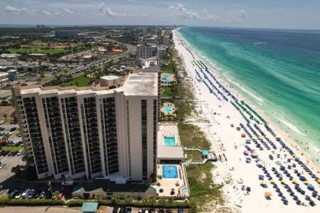 The Scallop by Brightwild-Beachfront Condo photo 13