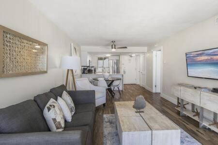 The Scallop by Brightwild-Beachfront Condo photo 15