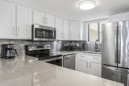 The Scallop by Brightwild-Beachfront Condo photo 17