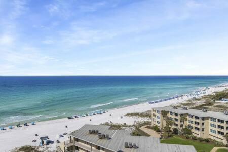 The Scallop by Brightwild-Beachfront Condo photo 18