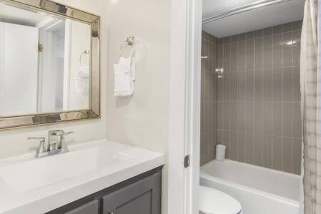 The Scallop by Brightwild-Beachfront Condo photo 9