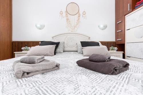 Cama o camas de una habitación en No & Na Bungalow Montecastillo i1