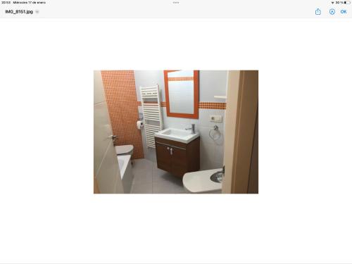 a bathroom with a toilet and a sink at PISO EN SANTIAGO in Santiago de Compostela