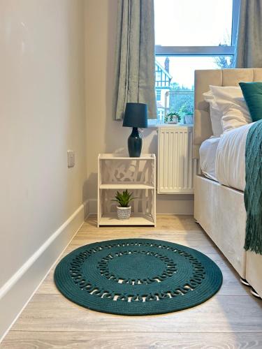 a green rug on the floor in a bedroom at Port of Dover Apartments in Kent
