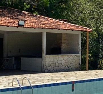 a house with a swimming pool in front of it at Vilarejo Ecológico terra de canaã in Brasília