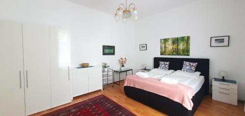 Suite in imperial design, central location