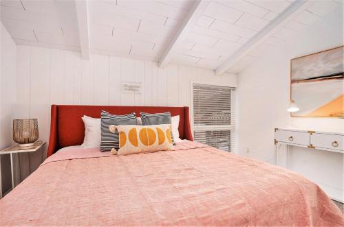 a bedroom with a pink bed with a teddy bear on it at Riverside Suites - Unit A in Saugatuck