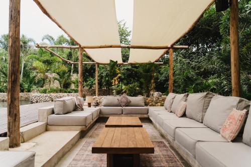 a living room with a couch and a table at Naio Hotel y Villas By OxoHotel in Palomino