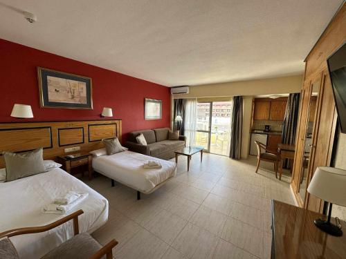 Estudio PYR privado frente al puerto de Fuengirola