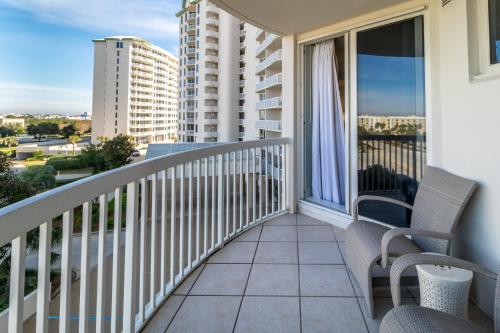 Balcone o terrazza di St Maarten 508 a Beautiful Luxury Beach Front 3 Bedroom 5th Floor Condo with Resort Amenities