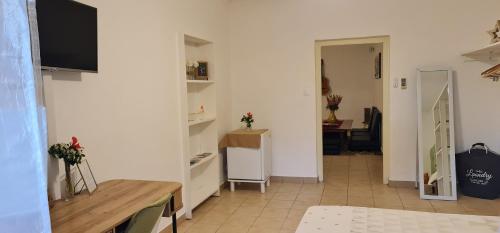 a living room with a table and a kitchen at Le Madina in Pamandzi