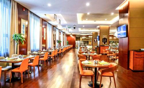 Restaurant ou autre lieu de restauration dans l'établissement Crowne Plaza Beijing Zhongguancun by IHG