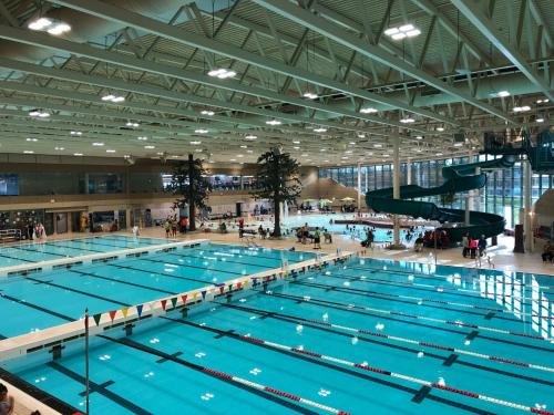 a large swimming pool with many people in it at Blissful Stay in Surrey in Surrey
