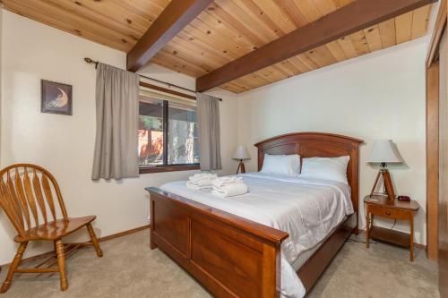 a bedroom with a bed and a chair and a window at Kevkos Cabin in Arnold