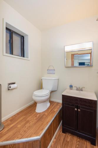 a bathroom with a toilet and a sink and a mirror at Kevkos Cabin in Arnold