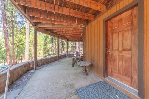 an empty porch of a house with a wooden door at Kevkos Cabin in Arnold