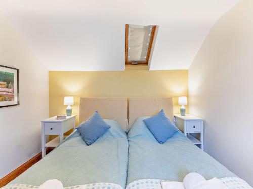 Ліжко або ліжка в номері 2 Bed in Coldingham 93242