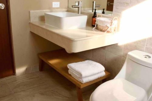 a bathroom with a sink and a toilet at Departamento mar y arena in Chicxulub