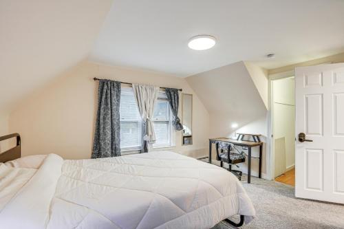 een slaapkamer met een wit bed en een raam bij Pet-Friendly Burlington Home 17 Mi to Boston! in Burlington