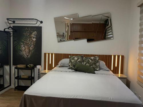 a bedroom with a large bed with a mirror at Studio novo no Tatuapé ao lado do Metrô Carrão in São Paulo