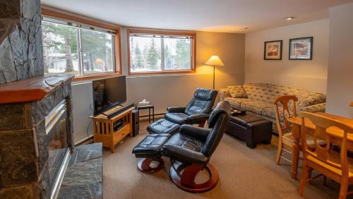 Timberline Lodges by Fernie Lodging Co