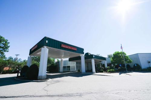 a gas station in a parking lot at Fireside Inn & Suites Portland in Portland