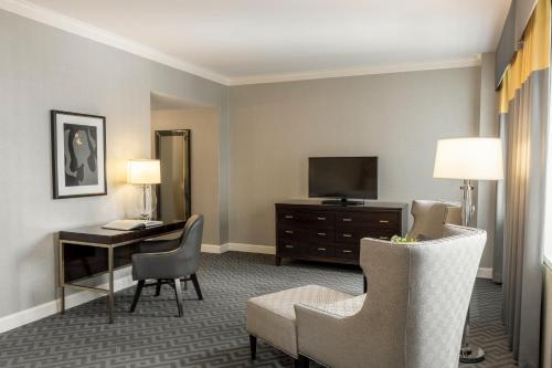 TV a/nebo společenská místnost v ubytování Fairmont Olympic Hotel