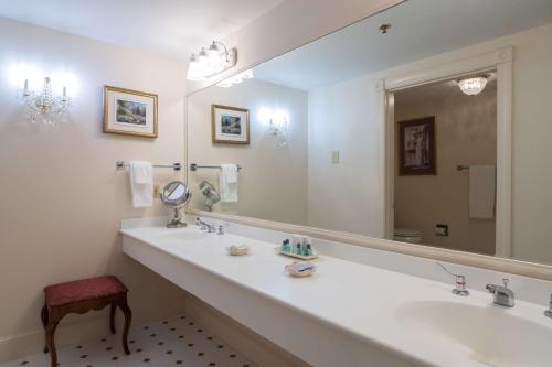 a bathroom with two sinks and a large mirror at Bluenose Inn - Bar Harbor Hotel in Bar Harbor