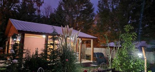 a small house with a purple roof in a garden at Cerro Indio in Potrerillos
