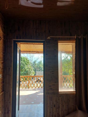 Balkoni atau teres di Pù lè house