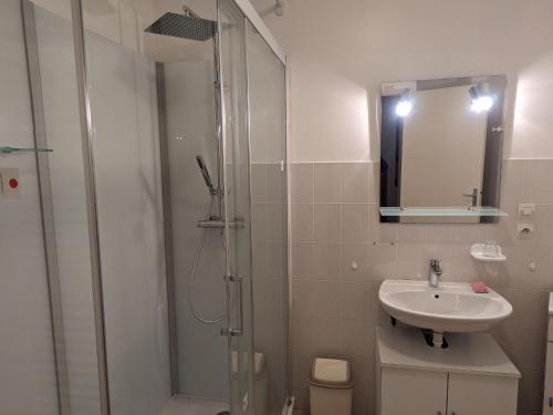 Φωτογραφία από το άλμπουμ του Gîte familial avec cour et terrain clos au cœur de Ferrière-et-Lafolie, proche Mairie et autoroute A5. - FR-1-611-3 σε Ferrière-et-Lafolie