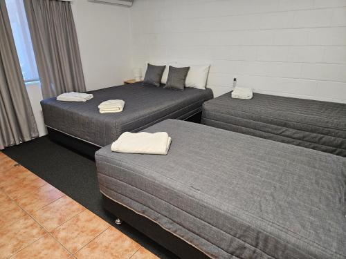 Ліжко або ліжка в номері Leeton Centre Motel