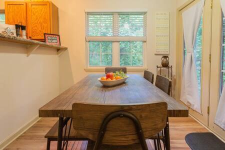 Η κουζίνα ή μικρή κουζίνα στο LODGE G SASQUATCH LODGES Sleeps 13