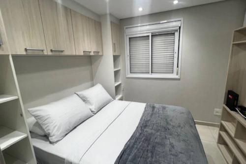 En eller flere senge i et værelse på Studio 100% mobiliado e decorado 26